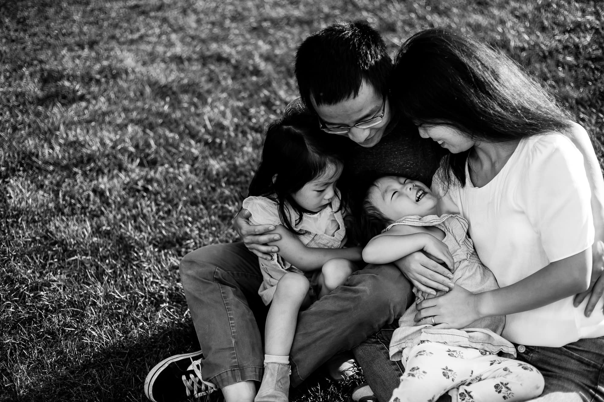 portrait de famille naturel, calin familial-AnoukGPhotos-Photographe-Sherbrooke-Famille